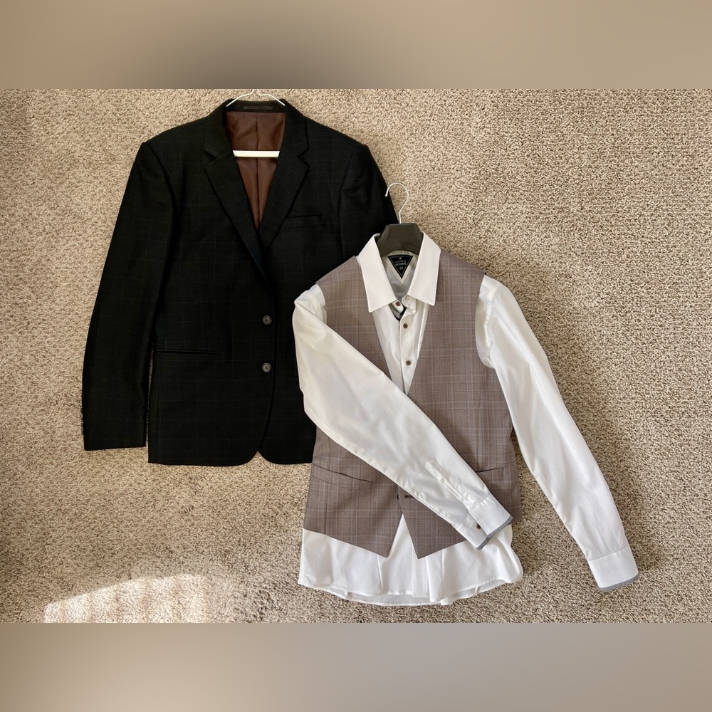 Eastream Men’s full suit set (40-42R) Blazer, vest, 2 pants, shirt, accessories